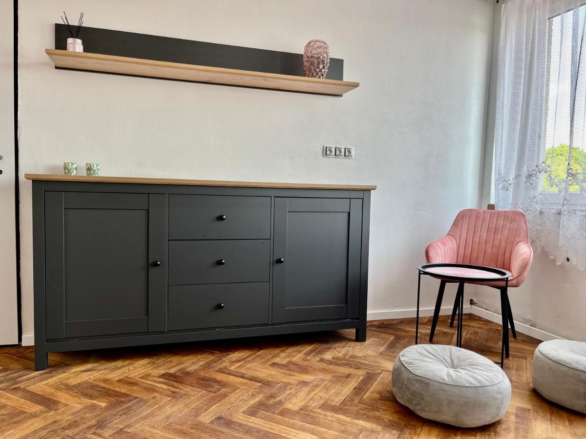 Monstera I Kolín
